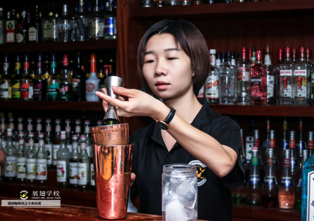 調(diào)酒師培訓(xùn)學(xué)校多少錢學(xué)費(fèi)？